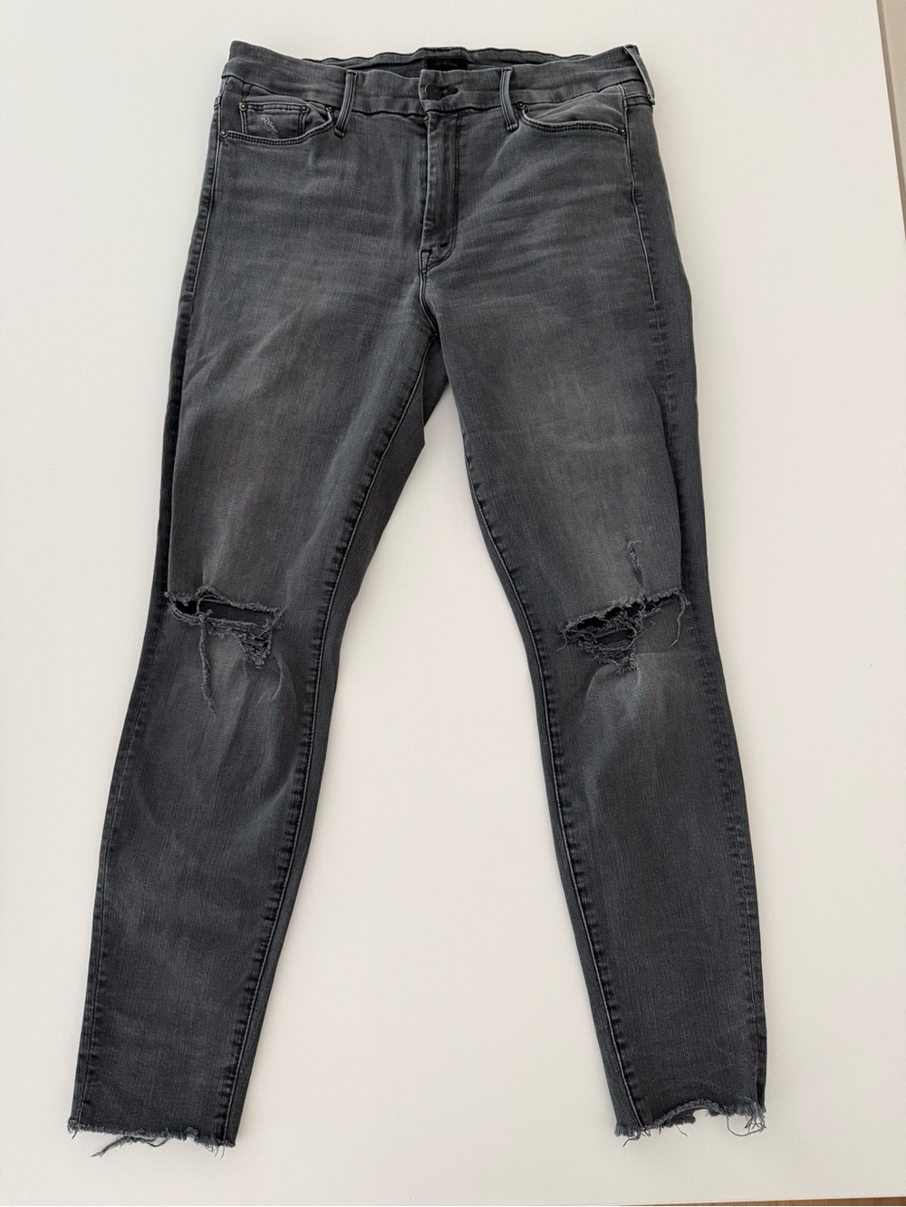 MOTHER “the looker” skinny ankle fray